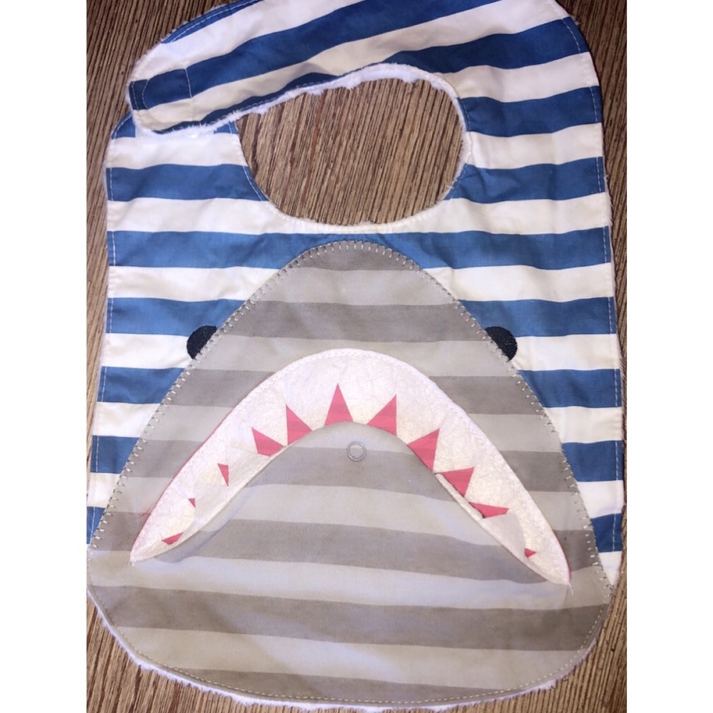 Shark Bib w/Pacifier attachment Mud Pie